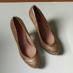 Betsey Johnson  heels nwt no box